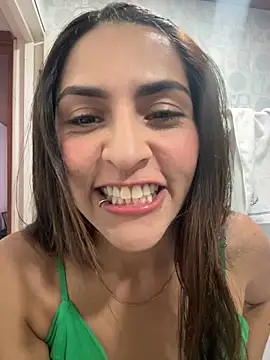 Sofiadelacruz online show from April 2026 08:26:02 PM