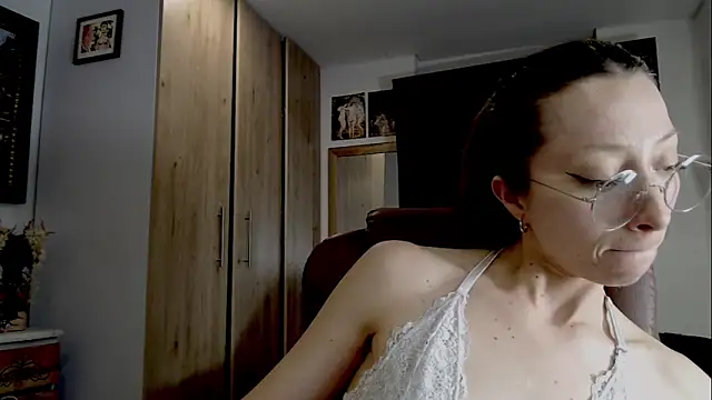 Snapshot of Carlin_Diaz chatting on November 2025 10:10:01 PM Carlin Diaz online show from November 2025 10:10:01 PM