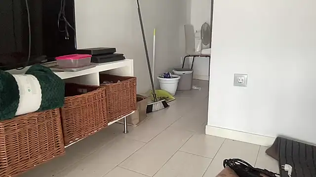 shineofcrazy online show from October 2025 12:03:01 PM