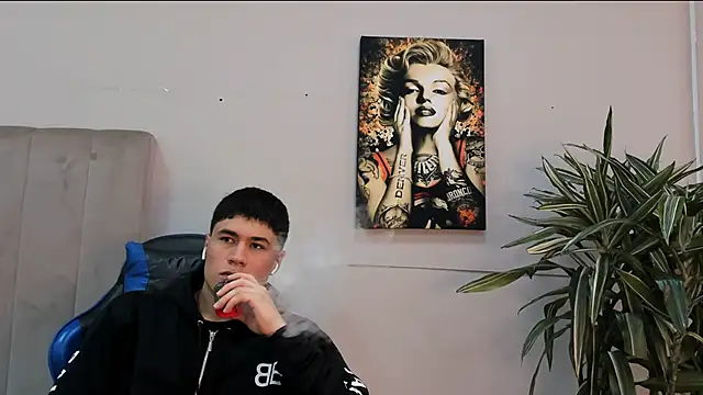 Snapshot of roan_birkin chatting on May 2026 07:39:01 PM roan birkin online show from May 2026 07:39:01 PM