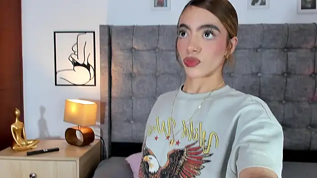 Snapshot of Violetta_Ficher chatting on June 2026 02:18:02 AM Violetta Ficher online show from June 2026 02:18:02 AM