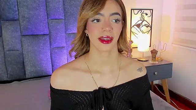 Snapshot of Violetta_Ficher chatting on June 2026 03:00:01 AM Violetta Ficher online show from June 2026 03:00:01 AM