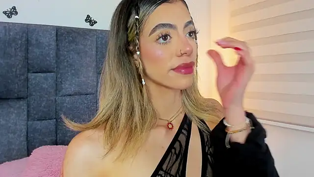 Snapshot of Violetta_Ficher chatting on April 2026 02:29:02 AM Violetta Ficher online show from April 2026 02:29:02 AM
