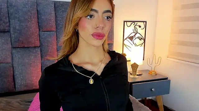 Snapshot of Violetta_Ficher chatting on June 2026 05:12:01 AM Violetta Ficher online show from June 2026 05:12:01 AM