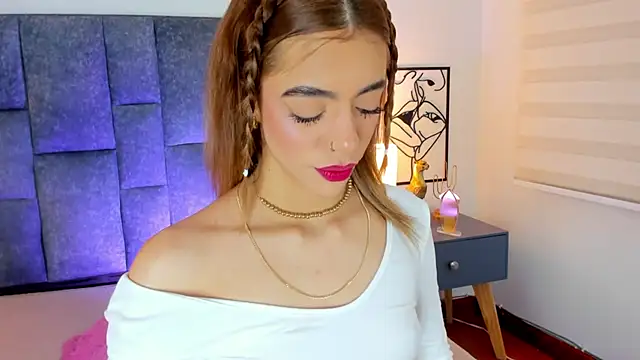 Snapshot of Violetta_Ficher chatting on May 2026 02:17:01 AM Violetta Ficher online show from May 2026 02:17:01 AM