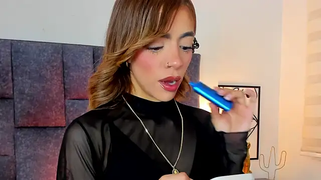 Snapshot of Violetta_Ficher chatting on June 2026 02:10:01 AM Violetta Ficher online show from June 2026 02:10:01 AM