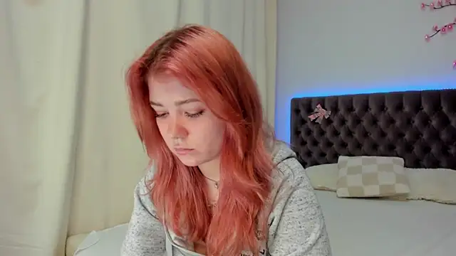 Snapshot of Ella_Mayers chatting on October 2025 12:28:01 PM Ella Mayers online show from October 2025 12:28:01 PM
