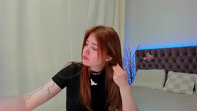 Snapshot of Ella_Mayers chatting on March 2025 12:19:01 AM Ella Mayers online show from March 2025 12:19:01 AM
