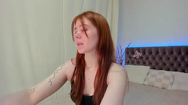 Snapshot of Ella_Mayers chatting on March 2025 09:21:01 PM Ella Mayers online show from March 2025 09:21:01 PM