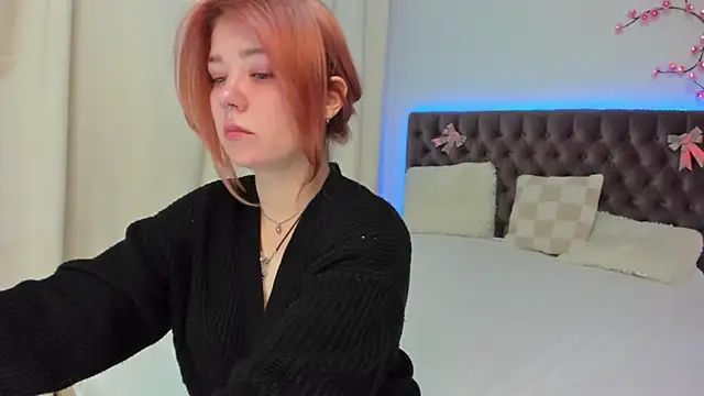Snapshot of Ella_Mayers chatting on October 2025 12:18:01 PM Ella Mayers online show from October 2025 12:18:01 PM