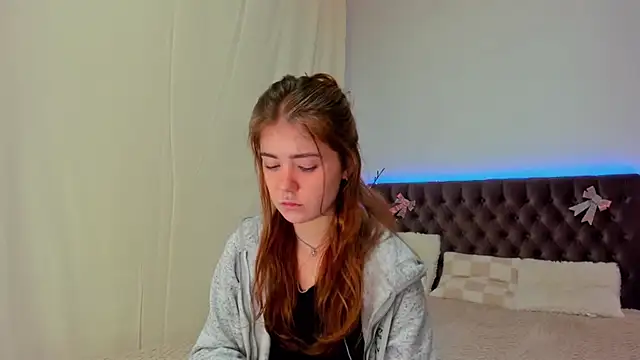 Snapshot of Ella_Mayers chatting on March 2025 09:40:02 PM Ella Mayers online show from March 2025 09:40:02 PM