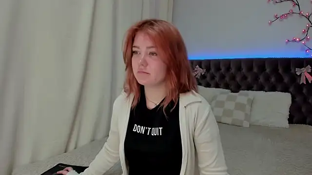 Snapshot of Ella_Mayers chatting on September 2025 12:22:01 PM Ella Mayers online show from September 2025 12:22:01 PM