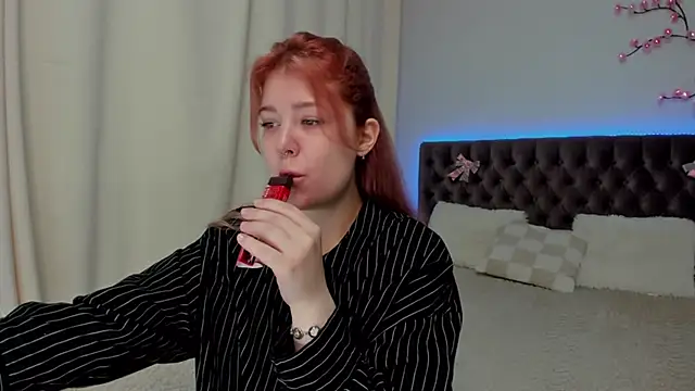 Snapshot of Ella_Mayers chatting on September 2025 12:30:02 PM Ella Mayers online show from September 2025 12:30:02 PM