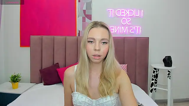 Snapshot of TessaAdorable chatting on October 2025 08:37:01 AM TessaAdorable online show from October 2025 08:37:01 AM