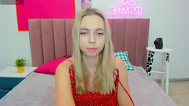 Snapshot of TessaAdorable chatting on October 2025 01:28:01 AM TessaAdorable online show from October 2025 01:28:01 AM