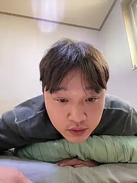 Snapshot of offwhite777 chatting on February 2025 01:33:01 AM offwhite777 online show from February 2025 01:33:01 AM