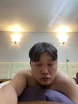 Snapshot of offwhite777 chatting on February 2025 08:10:01 PM offwhite777 online show from February 2025 08:10:01 PM