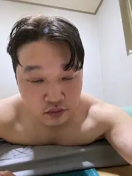 Snapshot of offwhite777 chatting on February 2025 04:35:01 PM offwhite777 online show from February 2025 04:35:01 PM