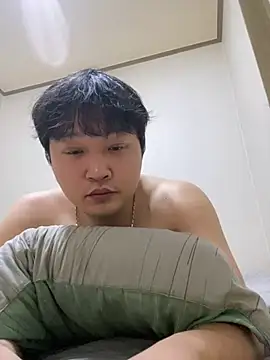 Snapshot of offwhite777 chatting on February 2025 07:12:02 PM offwhite777 online show from February 2025 07:12:02 PM