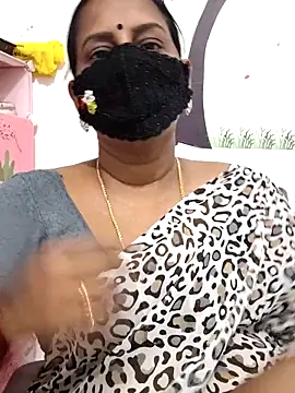 Snapshot of Tamil_Meera12 chatting on May 2026 03:10:01 AM Tamil Meera12 online show from May 2026 03:10:01 AM