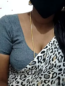 Snapshot of Tamil_Meera12 chatting on October 2025 06:47:02 AM Tamil Meera12 online show from October 2025 06:47:02 AM
