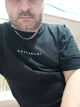 Snapshot of NAvoglia chatting on June 2026 04:41:01 PM NAvoglia online show from June 2026 04:41:01 PM