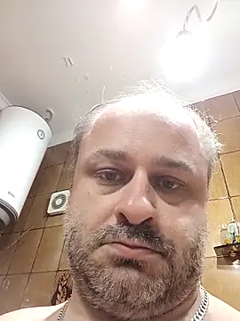 Snapshot of NAvoglia chatting on May 2026 04:33:01 PM NAvoglia online show from May 2026 04:33:01 PM