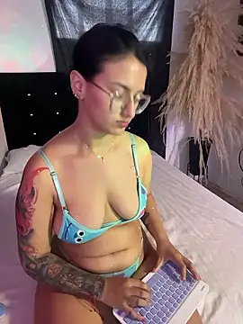 Emma Giraldo online show from January 2026 10:57:02 PM