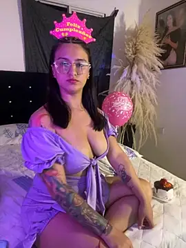 Snapshot of Emma_Giraldo chatting on September 2025 12:05:01 AM Emma Giraldo online show from September 2025 12:05:01 AM