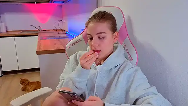 Enjoy everymoment  online show from March 2026 07:03:02 PM