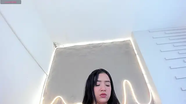 Lia Guzman online show from November 2025 03:33:02 AM