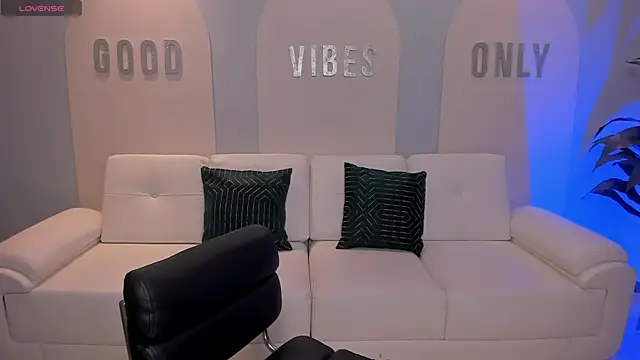 BeccaBaxter online show from April 2026 12:19:02 PM