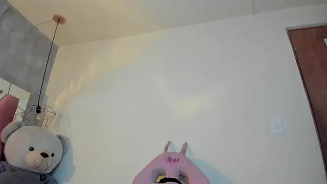 Raichell  online show from March 2025 10:33:02 AM