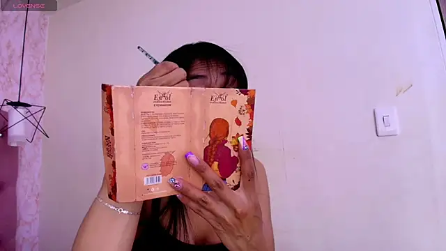 Raichell  online show from October 2025 04:00:01 AM