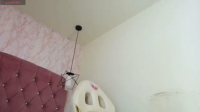 Raichell  online show from October 2025 04:02:02 AM