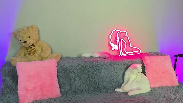 EvaBalmer online show from October 2025 03:07:02 AM