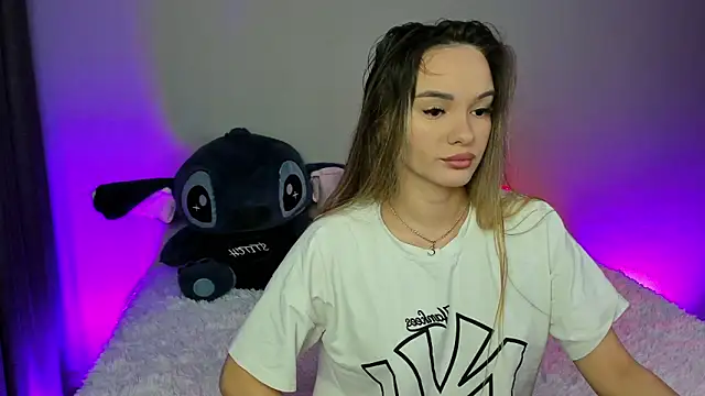 EvaBalmer online show from November 2025 04:57:02 AM