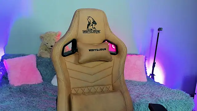 EvaBalmer online show from October 2025 04:33:01 AM