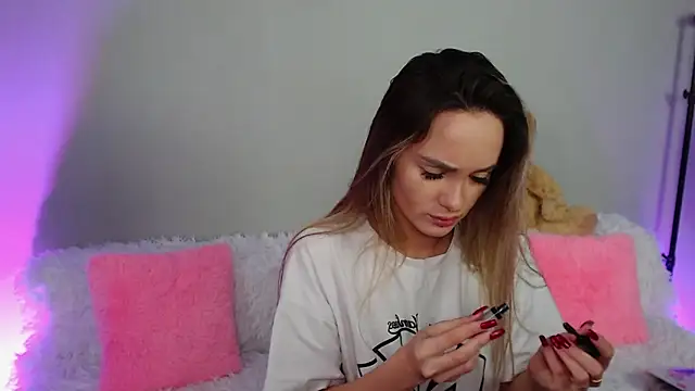 EvaBalmer online show from September 2025 08:41:01 AM