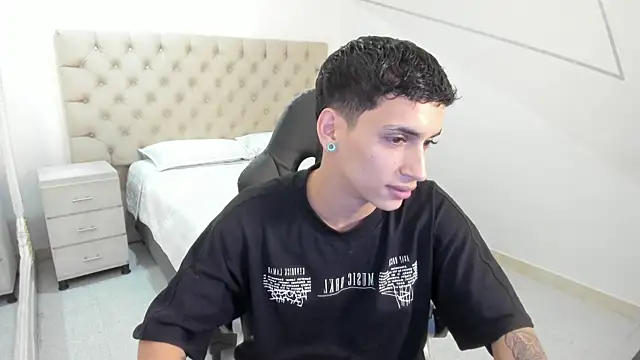 JhoanLeandro online show from October 2025 05:53:01 AM