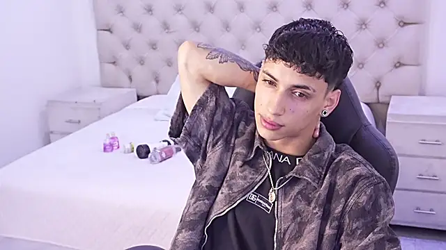 JhoanLeandro online show from March 2026 05:36:01 AM