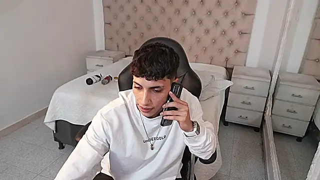 JhoanLeandro online show from February 2026 06:05:02 AM