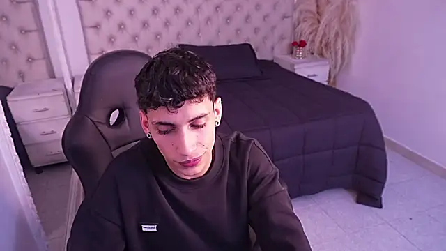 JhoanLeandro online show from April 2026 06:03:02 AM
