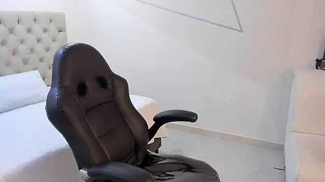 JhoanLeandro online show from January 2026 05:00:01 AM