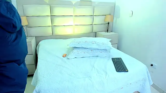JhoanLeandro online show from March 2025 04:34:02 AM