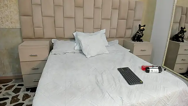 JhoanLeandro online show from October 2025 10:10:01 PM