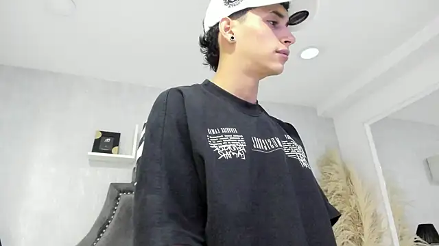 JhoanLeandro online show from April 2026 09:41:02 PM