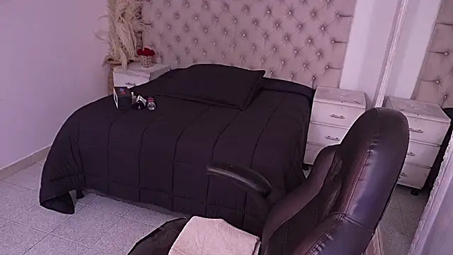 JhoanLeandro online show from March 2026 06:13:02 AM