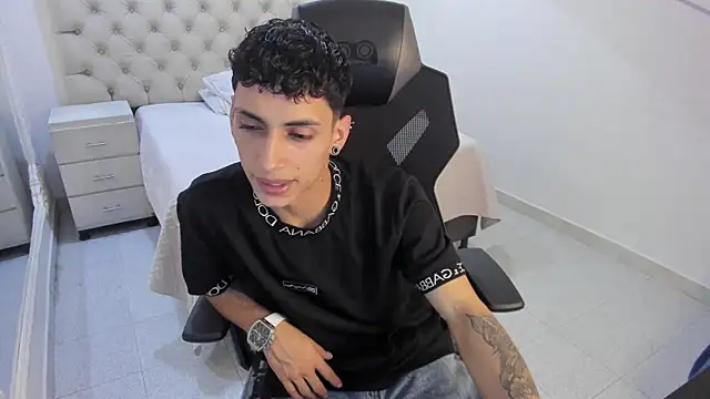 JhoanLeandro online show from January 2026 05:44:01 AM