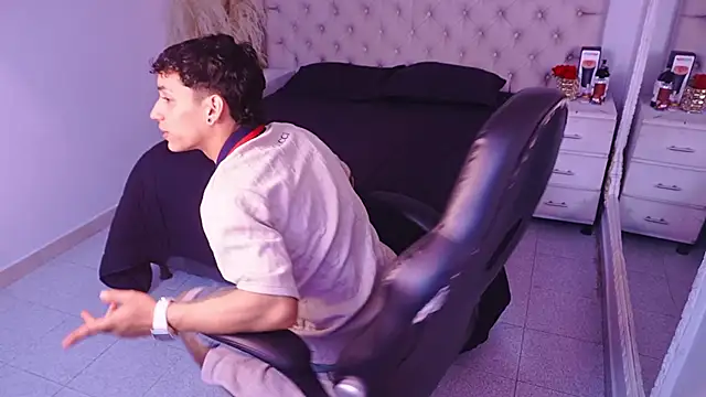 JhoanLeandro online show from April 2026 07:33:02 AM